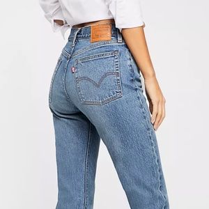 Women’s Levi’s Wedgie Straight Jeans size 28